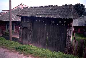 Altes Holztor in Sugatag